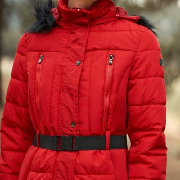 Fitted Puffer Jacket with Belt and hood red - Picture 5 of 12
